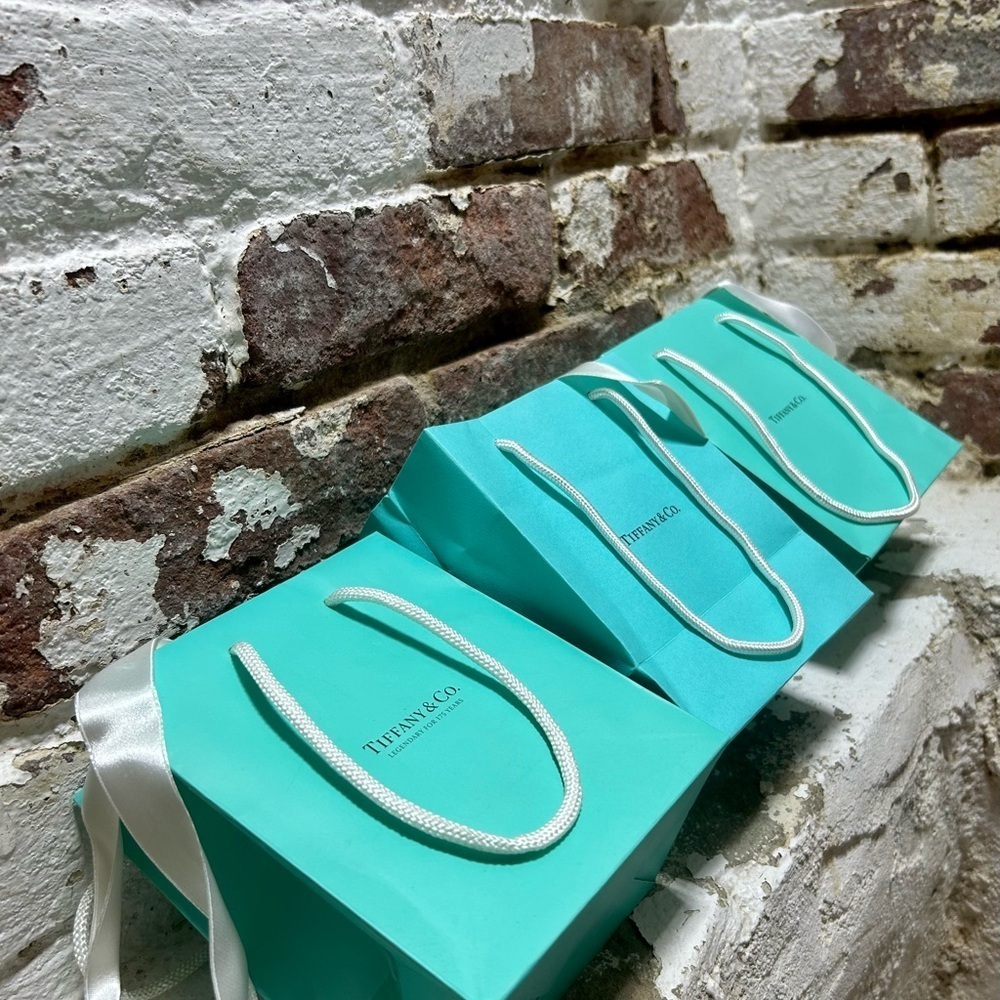 Set of three original Tiffany & Co blue bags and white ribbons. - Picture 3 of 8